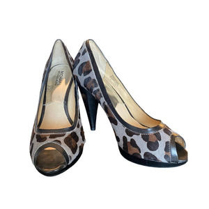 Michael Kors MK Gray Animal Print Calf Hair Peep Toe Platform Heel Pump size 8.5